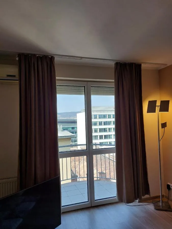 Flat At The Edge Of The Center + Parking Apartment Budapest